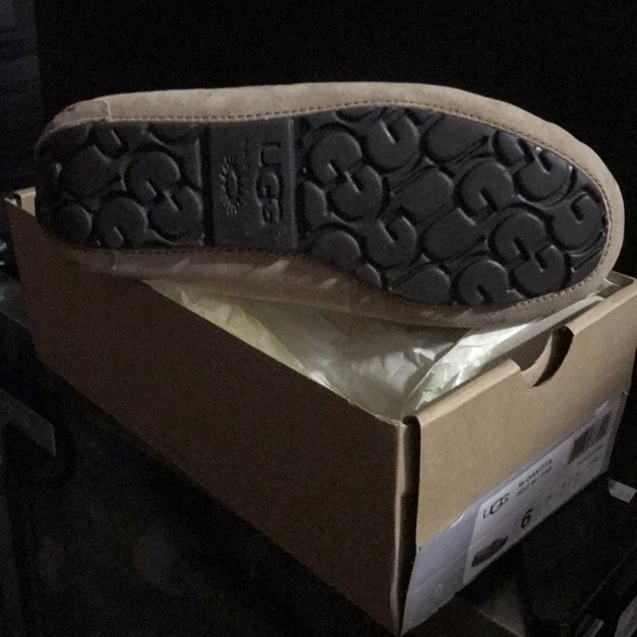 Ugg Dakota - Picture 2 of 4